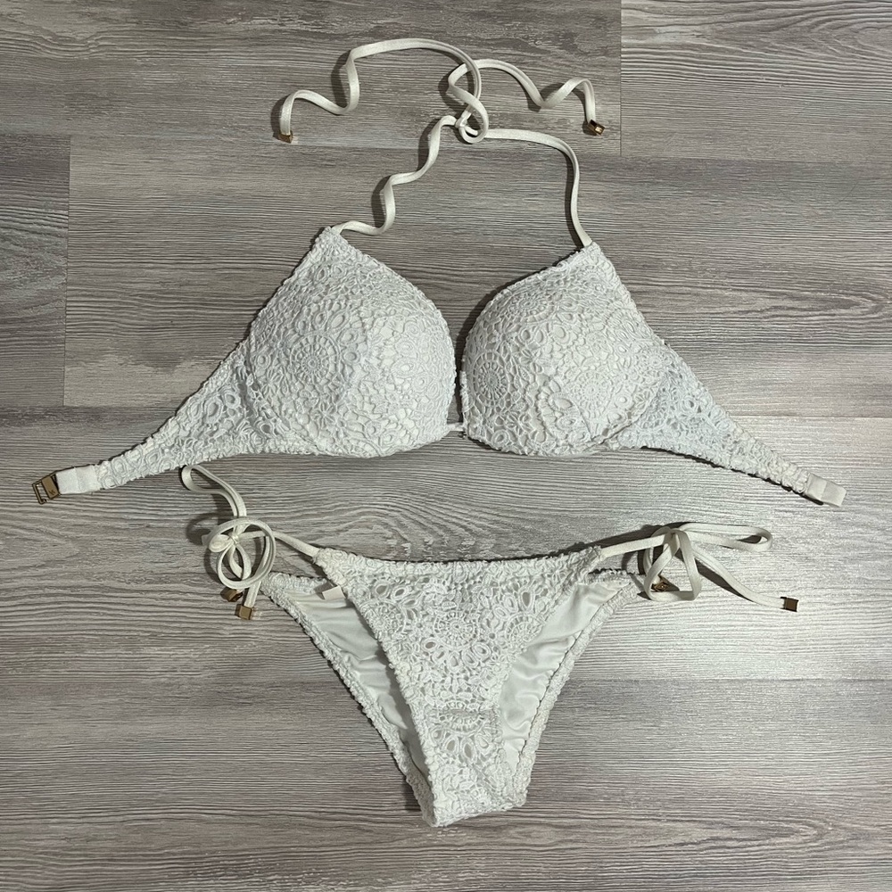Rare Victoria’s Secret White Crochet Bikini with Skimpy String bottom 32D/S